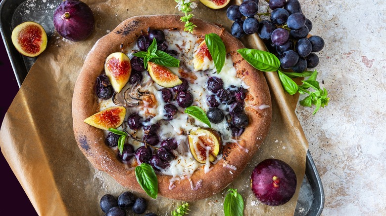 Pizza with grapes and figs