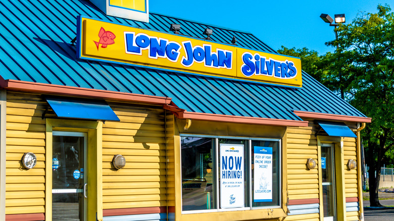 Exterior of a Long John Silver's location