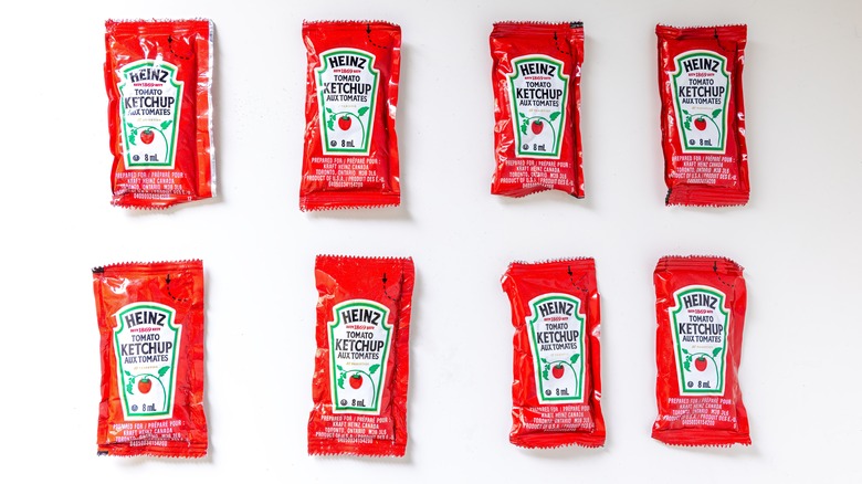 Rows of Heinz ketchup packets