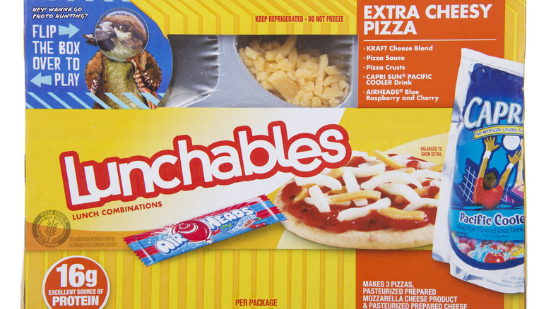 Extra cheesy Lunchables pizza kit