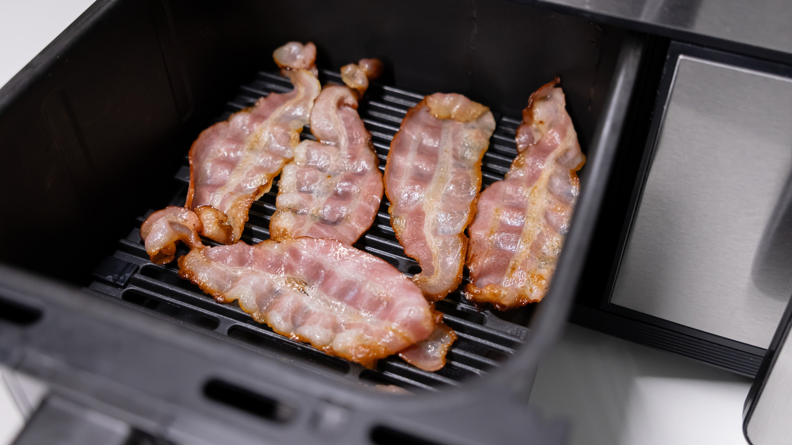 The Make-Or-Break Step You Can't Forget When Air Frying Bacon