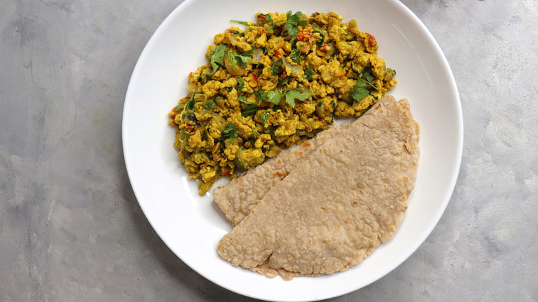 Indian scrambled eggs with flatbread