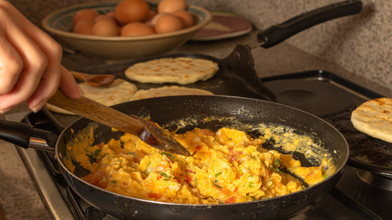 Perico in a skillet with arepas