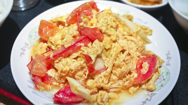 Chinese plate of eggs and tomatoes