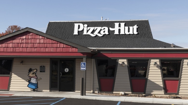 The exterior of a vaguely vintage-looking Pizza Hut