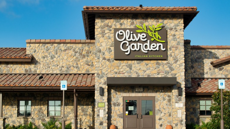 A photo of an Olive Garden restaurant.