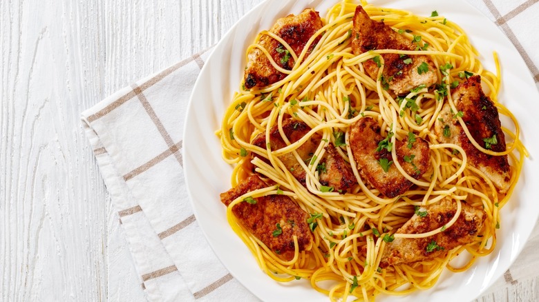 A plate of chicken scampi.