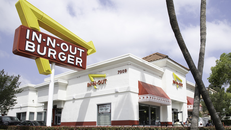 Shot of an In-N-Out Burger location with two criss-cross palm trees