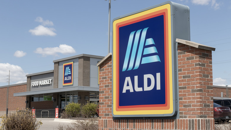 An Aldi exterior