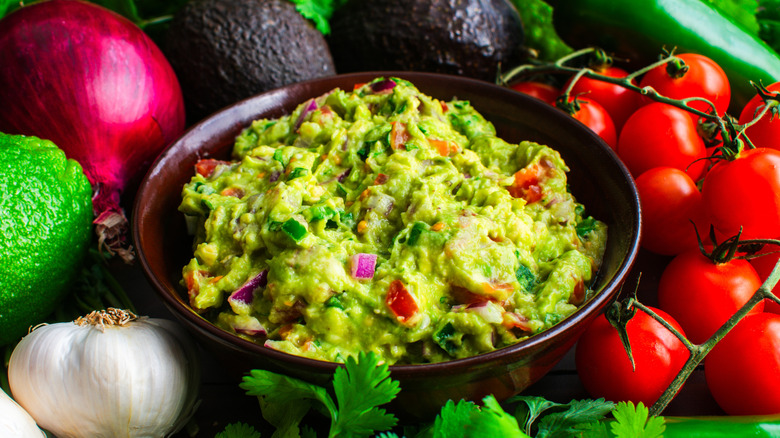 guacamole with ingredients