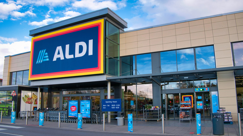 aldi exterior during the day