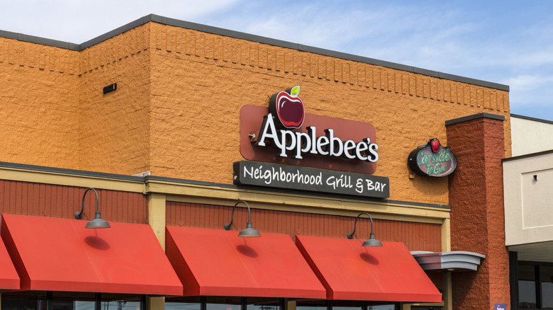 Applebee's restaurant exterior with signage