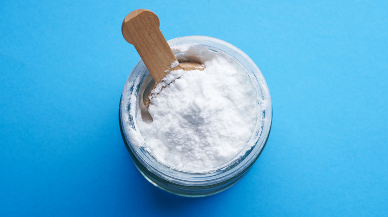 small dish of baking soda