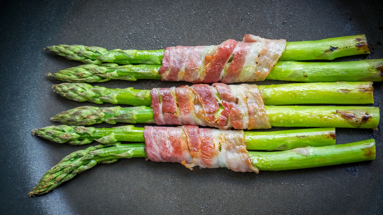 asparagus wrapped with prosciutto