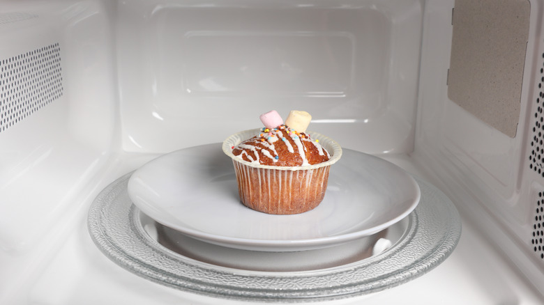 A cupcake in the microwave