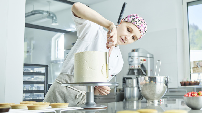 Baker frosting a cake