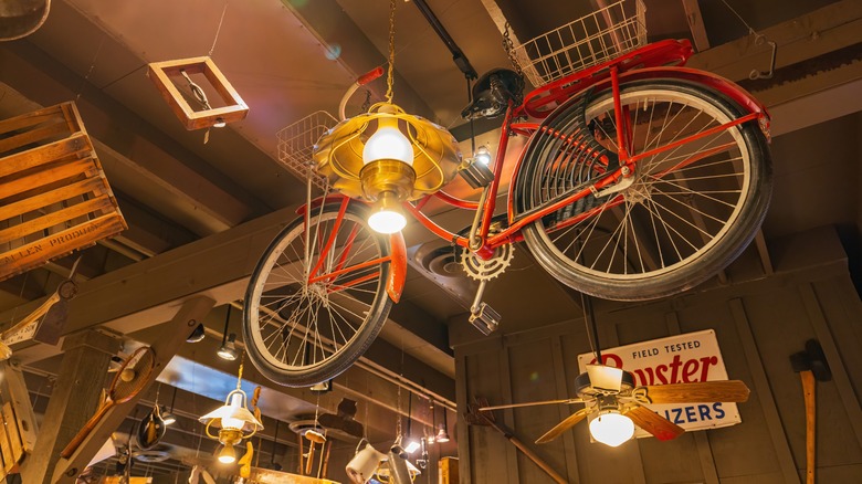 interior of cracker barrel restaurant