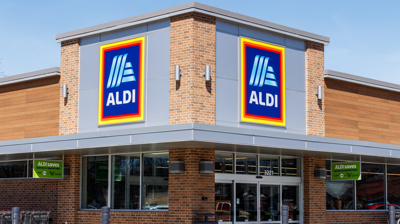 Aldi facade.