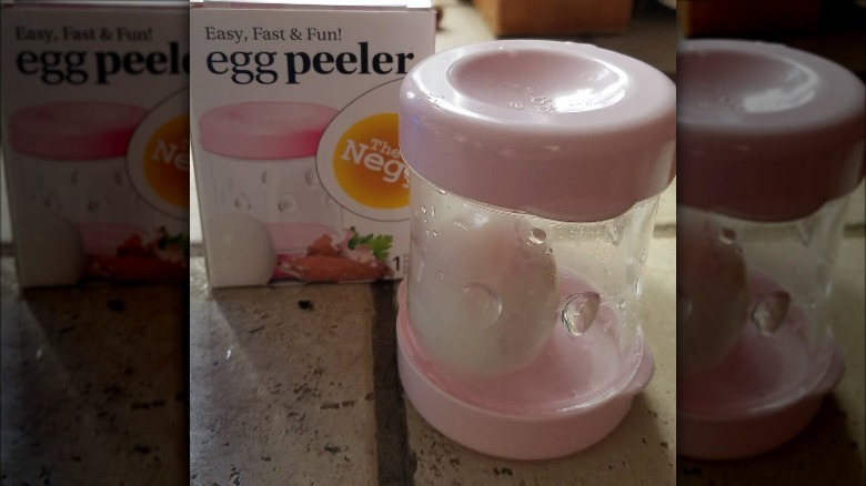 Negg egg peeler with egg