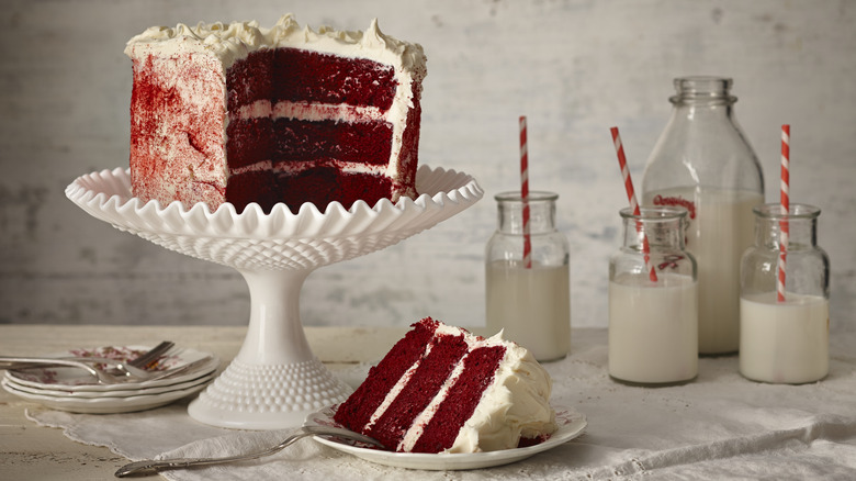 red velvet cake with cream cheese frosting