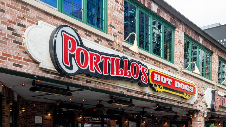 portillos exterior sign