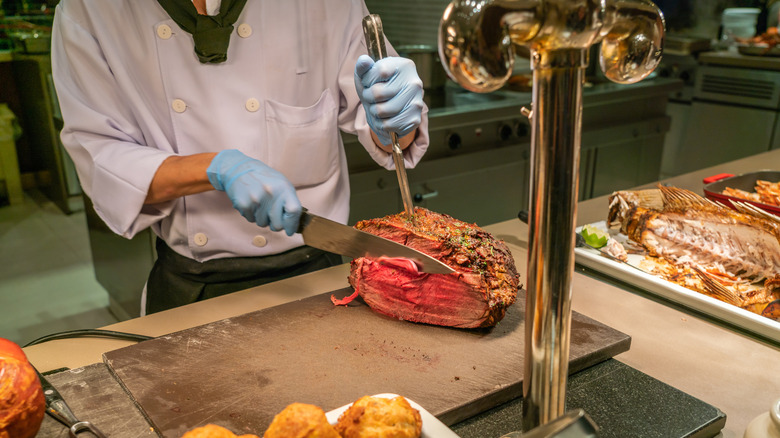 cook slicing thin roast beef