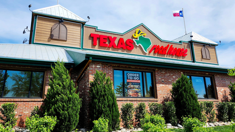 Texas Roadhouse storefront