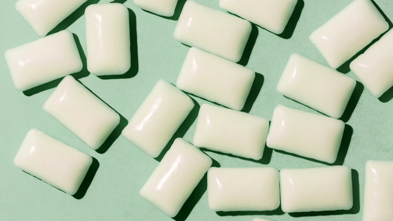 Rectangular pieces of chewing gum against a light green background