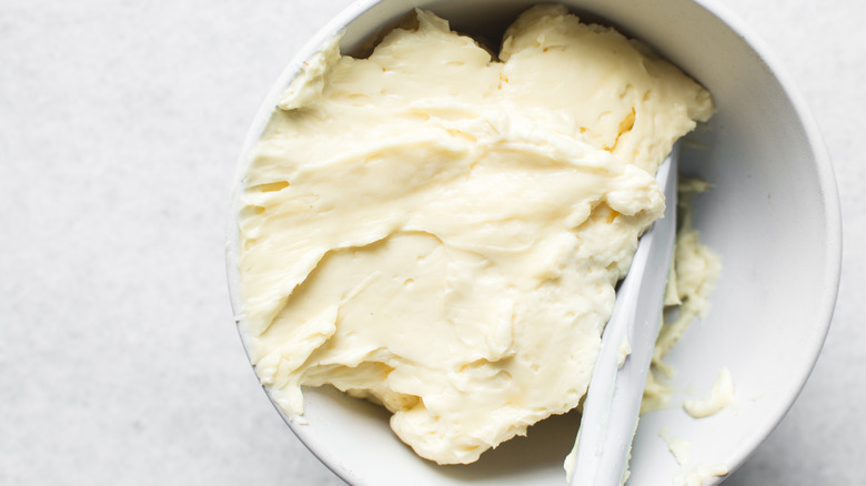 buttercream frosting in bowl