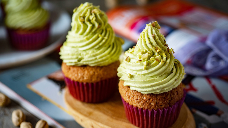 cupcakes with green icing