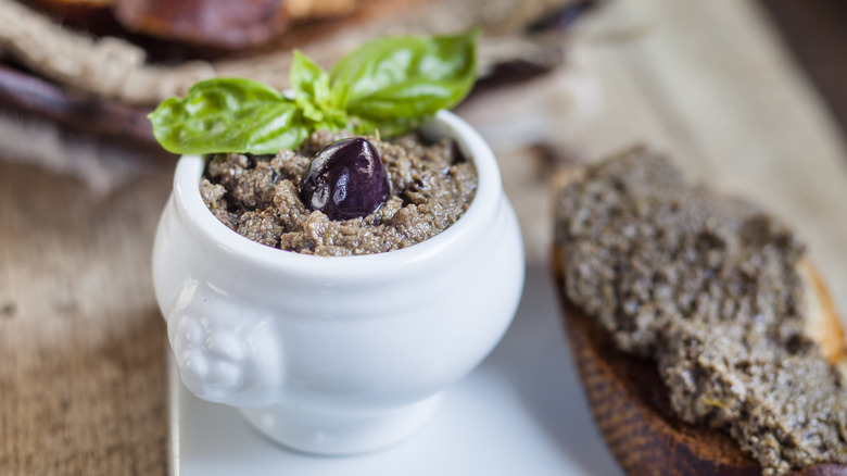 Olive tapenade, olive