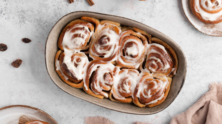 cinnamon rolls with cream cheese frosting