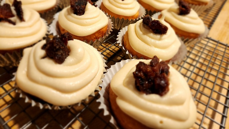 maple bacon cupcakes