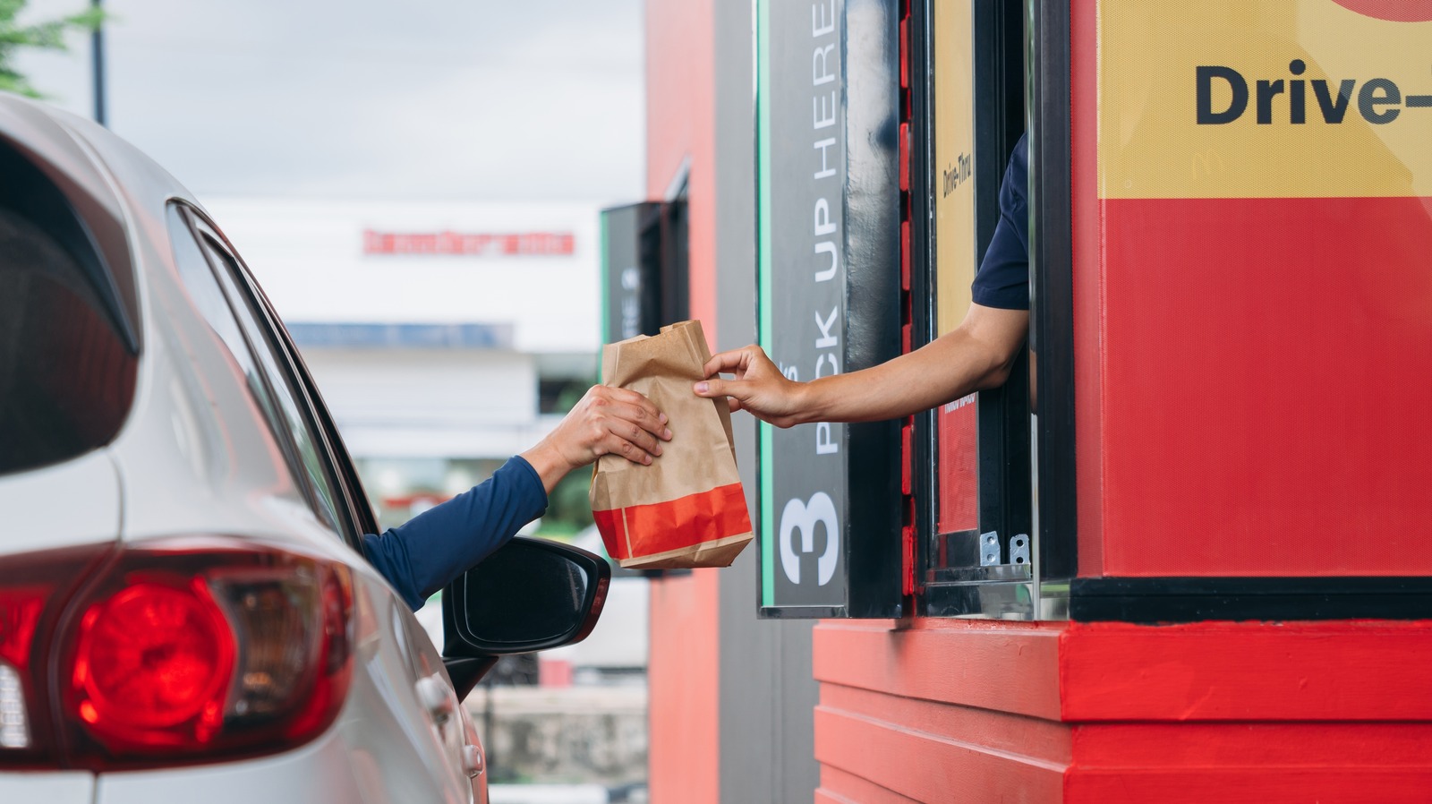 We Can Thank One Fast Food Chain For Popularizing Drive-Thru Dining