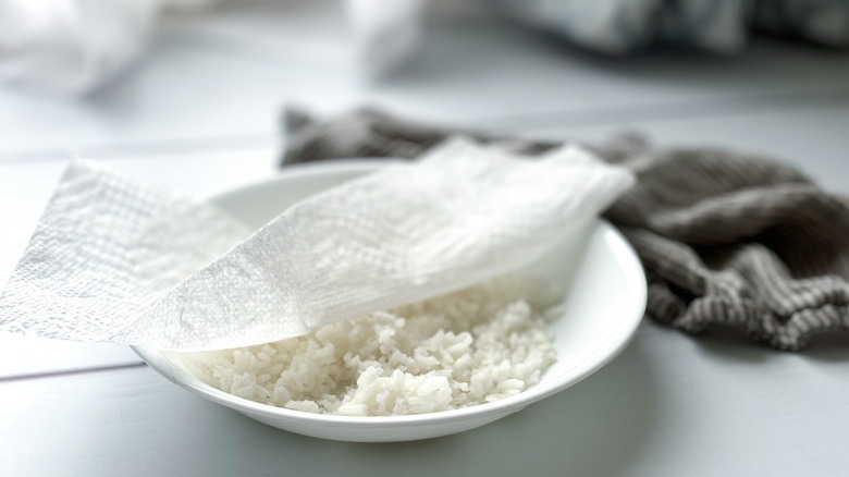 Paper towel covering frozen reheated rice in bowl