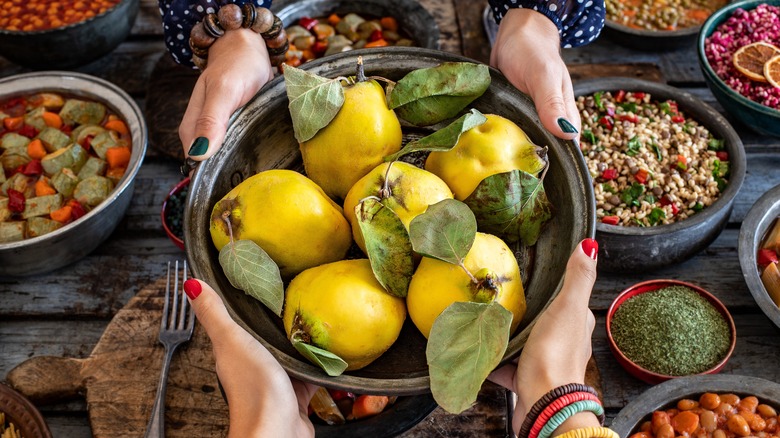 quince fruit in a bowl