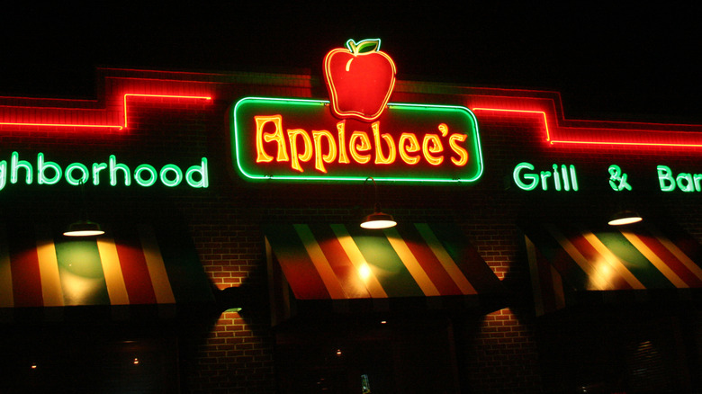 Applebee's neon exterior sign at night