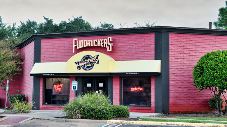 A street view of a Fuddruckers restaurant