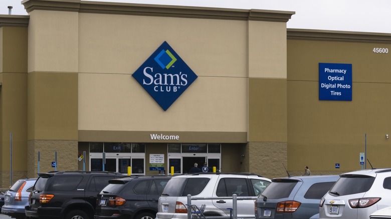 Sam's Club storefront.