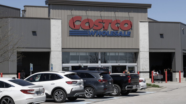 Costco storefront and parking lot