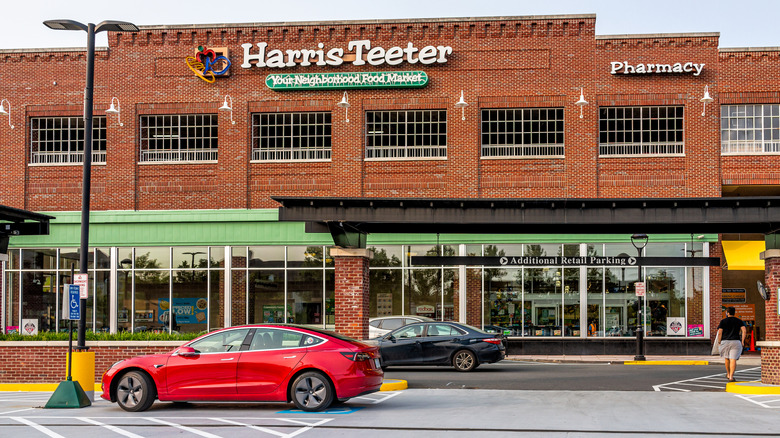 Harris Teeter storefront and parking lot