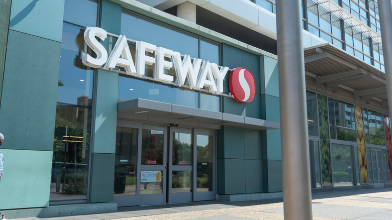 District of Columbia Safeway storefront