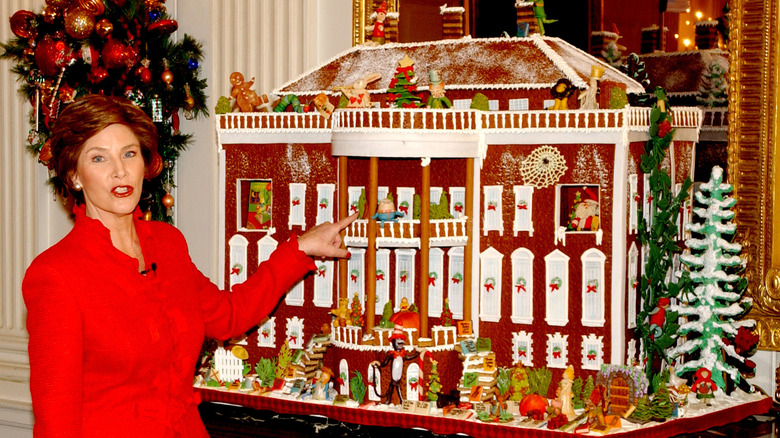 Laura Bush unveils White House gingerbread house