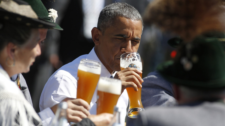 Barack Obama drinks White House brewed beer