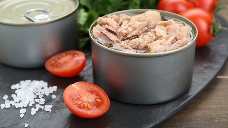 Canned tuna with tomatoes