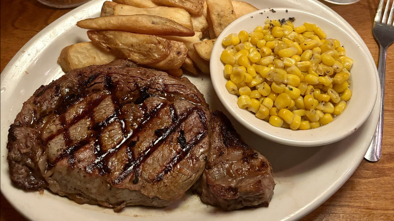 Texas Roadhouse restaurant exterior