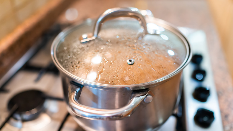 boiling water closed lid