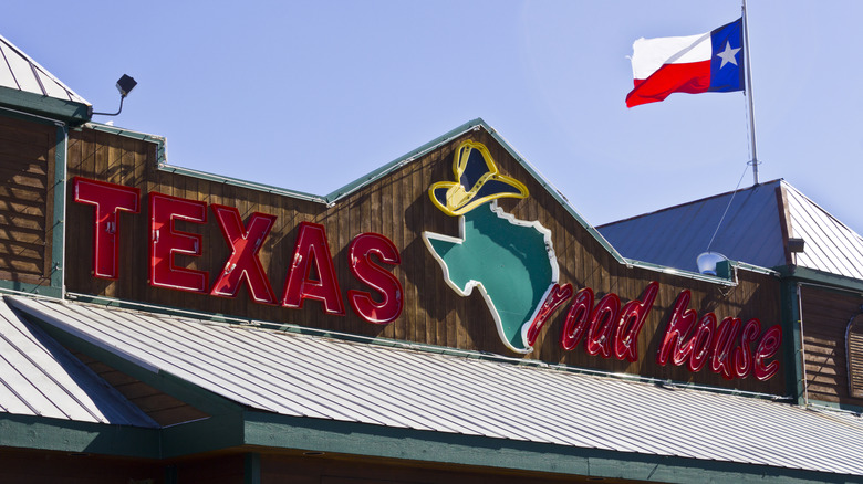 Texas Roadhouse restaurant exterior with Texas flag