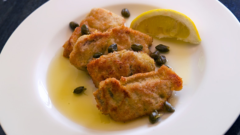 Fried sweetbreads with lemon and capers